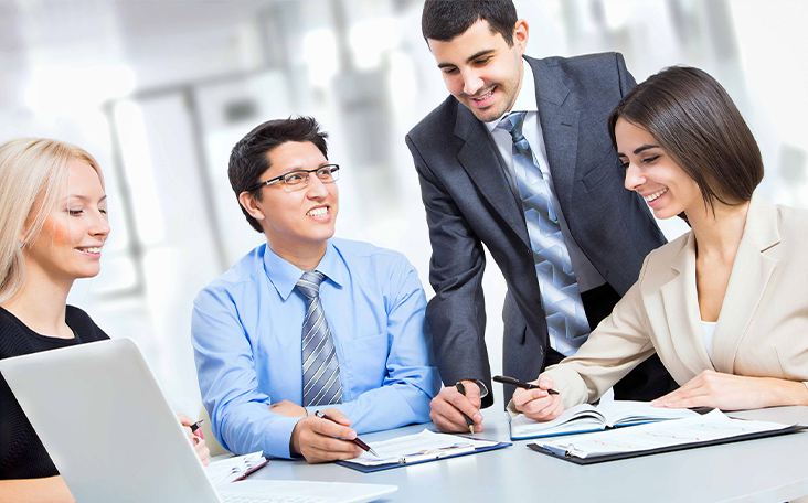 Зв'яжіться з нами